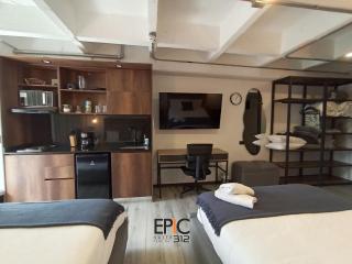 Epic Suite 312 Deluxe Airport - 6