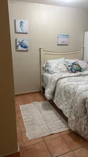 Beach and pool access apartment - 4