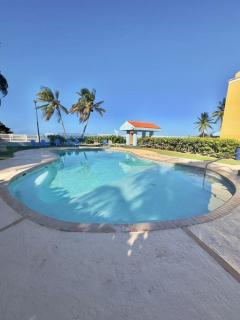 Beach and pool access apartment - 2