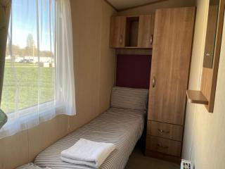 Cotswold Lakeside Retreat - 0