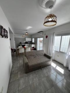 Departamento con patio y garaje y parrilla - 9