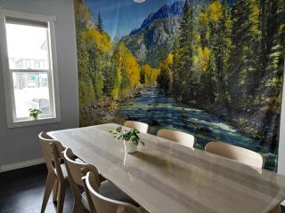 Character Home near Downtown and 17th Avenue - 5