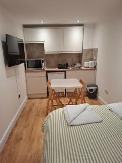 The Greenwood Guest Room - 6