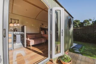 The Shepherd's Hut at Hidden Wood Glamping - 5
