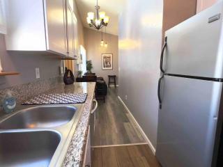 Gorgeous Remodeled 2 Bedroom - 9