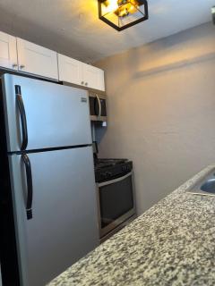 Gorgeous Remodeled 2 Bedroom - 7