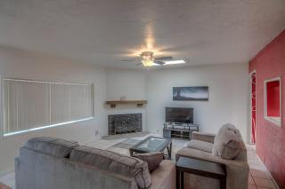 Fantastic 4 Bedroom in a Great Area - 4