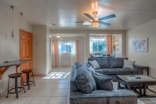 Appealing Quiet and Private Modern 2 Bedroom - 7