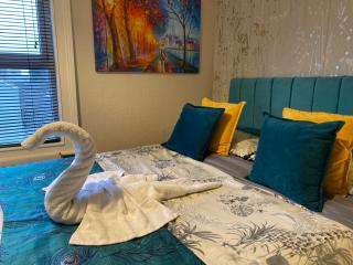 Bedford Town Contractors HQ, Park Your Van, Cosy Sleep, Fast Wifi - 9