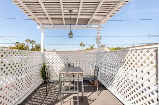 Cozy 3-Bedroom Home in K-town Los Angeles - 8