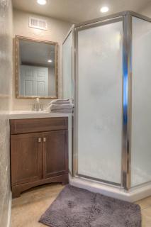 Modern and Quiet Living Central - 1