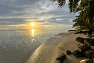Fare Tau Otaha - Comfy cabin w Private Beach Access - 0