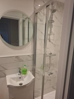 The Greenwood Guest Room - 9