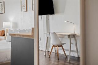 Oceanview King Studio, Smart TV , Full Coffee Bar - 5