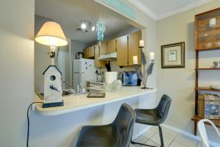 Seminole Townhome Easy Access to Beaches! - 2