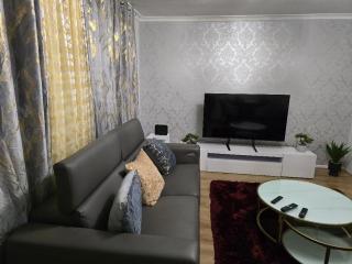 Hornchurch Cozy 2-Bed Flat with Street Parking - 6