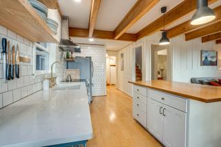 Pacific View Home Hot Tub and OceanandValley Views! - 2