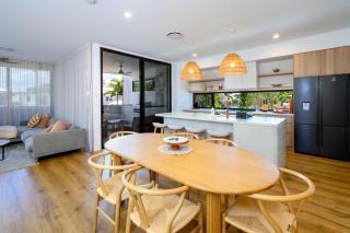 Catalina Palm Beach Retreat - 5