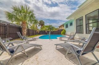 Pool Outdoor Dining Near Beach - 8