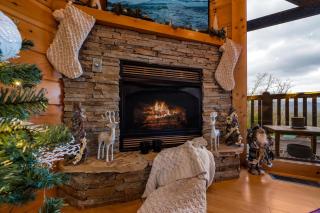 Charming Cabin With Mt Leconte Views & Game Room - 3