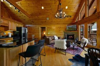 Charming Cabin With Mt Leconte Views & Game Room - 2