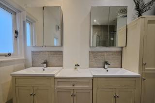 Beautiful Large 3 Bed 2 Bath Flat, Free Parking - 2