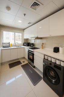 Premium 1BR, 2 Bath, Walk to Circle Mall, Pool & Gym - 6