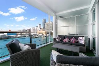 Premium Waterfront Apartment with Harbour Outlook - 1