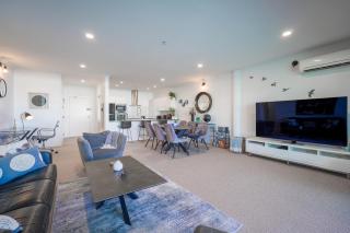 Premium Waterfront Apartment with Harbour Outlook - 3