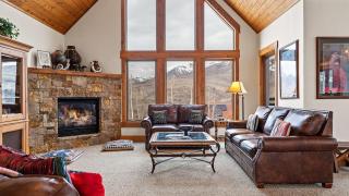 Russell Home by AvantStay Expansive Deck Stunning Views Hot Tub - 6