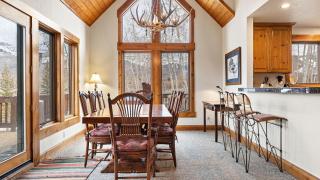 Russell Home by AvantStay Expansive Deck Stunning Views Hot Tub - 2