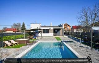 Lovely Home In Sracinec - 0