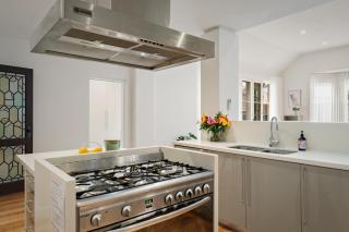 Charming Red Brick Estate in Kew 5BR & Playhouse - 2