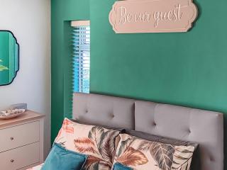 Bumblebee Cottage - 1