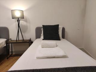 Elegant 3BR Retreat in Sintra Historic Center - 2