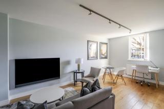 Luxurious 1 Bed House, Free Parking, Braintree Town with Sky TV - 0