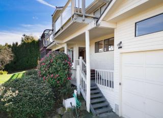 Bellevue Somerset 2BR w Sunroom & Sweeping Views - 2