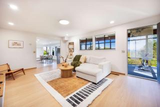 Bellevue Somerset 2BR w Sunroom & Sweeping Views - 1