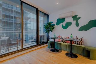 Jade Lane - 2 Queen Bed and Hot Tub with View Parking - 9