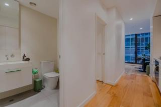 Jade Lane - 2 Queen Bed and Hot Tub with View Parking - 4