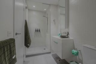 Jade Lane - 2 Queen Bed and Hot Tub with View Parking - 5