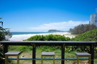 Lakeside Escape Burleigh Waterfront Pet Friendly 3 Bedroom Home - 3