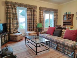 Classic 3BR Sintra Home near Beaches & Palaces - 0