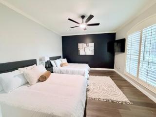 Spacious Centrally Located with Heated Pool - 6