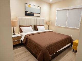 Comfortable LA Haven near Great Dining & Nightlife - 2