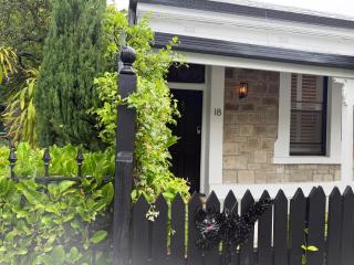 Beautiful cottage 10 minutes walk from the Adelaide CBD - 5