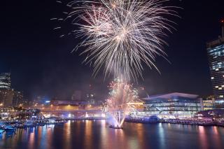 Part of Darling Harbour Fireworks 2BR Apt - 9