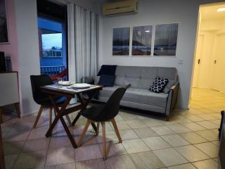 Apartamento 700m da praia, com kit praia, estacionamento e ar condicionado - 1