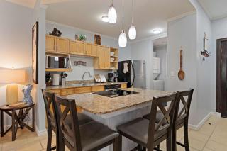 Tropical Balcony 10-minute walk to Adventures - 5