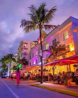 Art Deco Gem by the Beach King Bed & Parking - 7